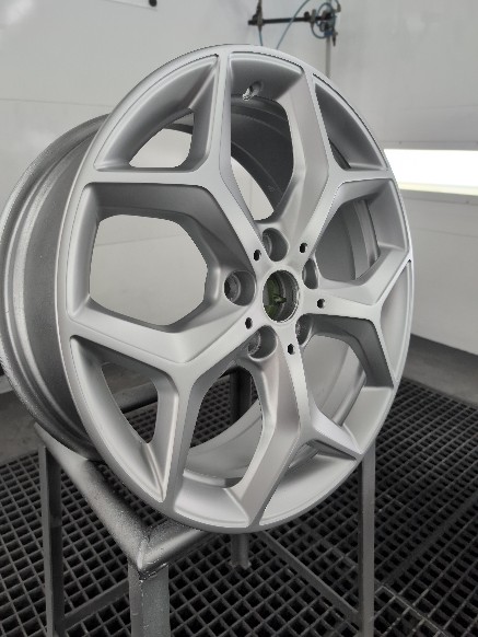 Jante automobile restaurée et repeinte